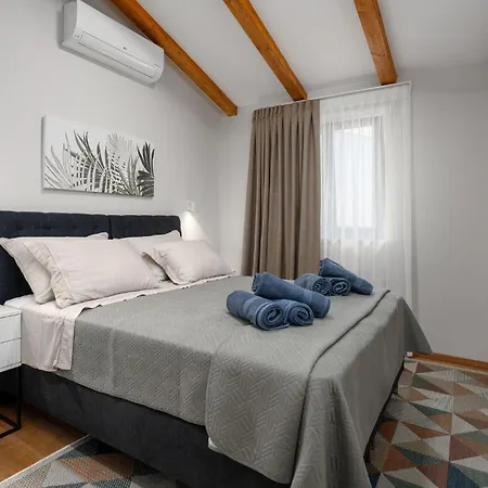 Gorgeous In With Kitchen Holiday home *