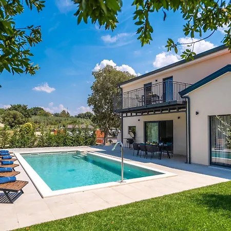 Gorgeous In With Kitchen Holiday home