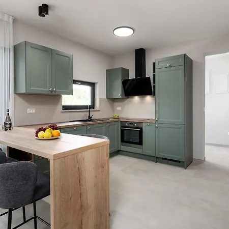 Gorgeous In With Kitchen Holiday home *