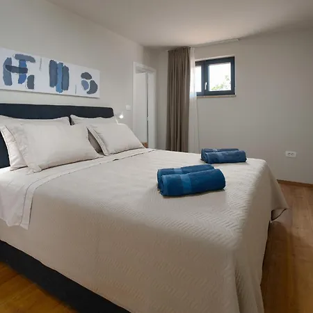 Holiday home Gorgeous In With Kitchen Porec