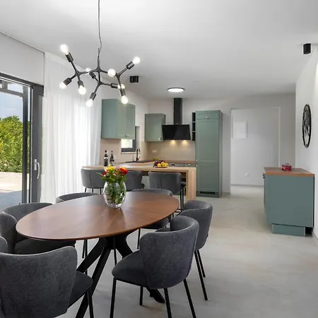 Gorgeous In With Kitchen