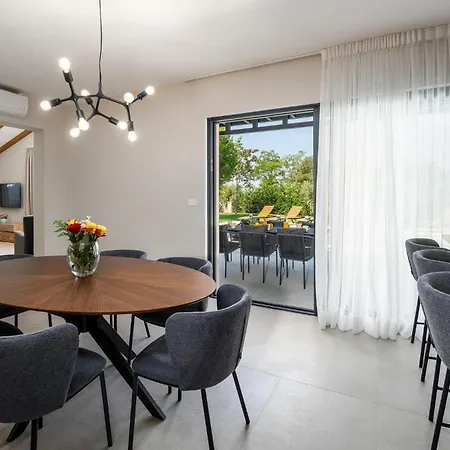Gorgeous In With Kitchen