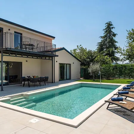 Gorgeous In With Kitchen Porec
