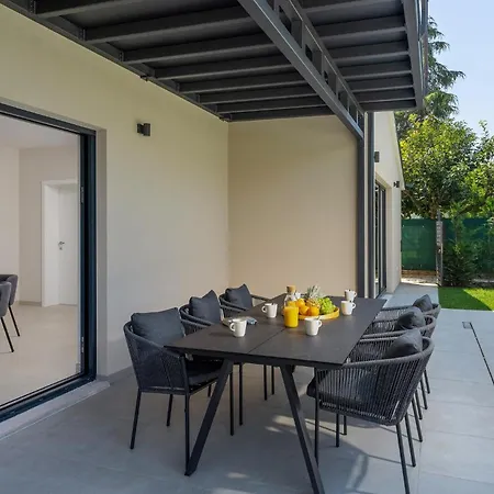 Holiday home Gorgeous In With Kitchen